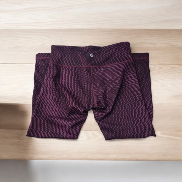 Lululemon Athletica woman's size 6 Shiftted Horizon red and grape color - Picture 1 of 11